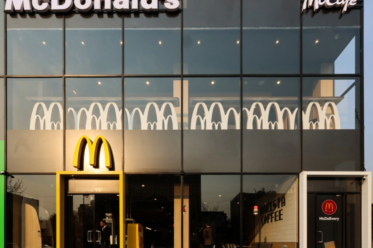 İnşaatçılar metrosunun yaxınlığında yeni McDonalds restoranı açılıb