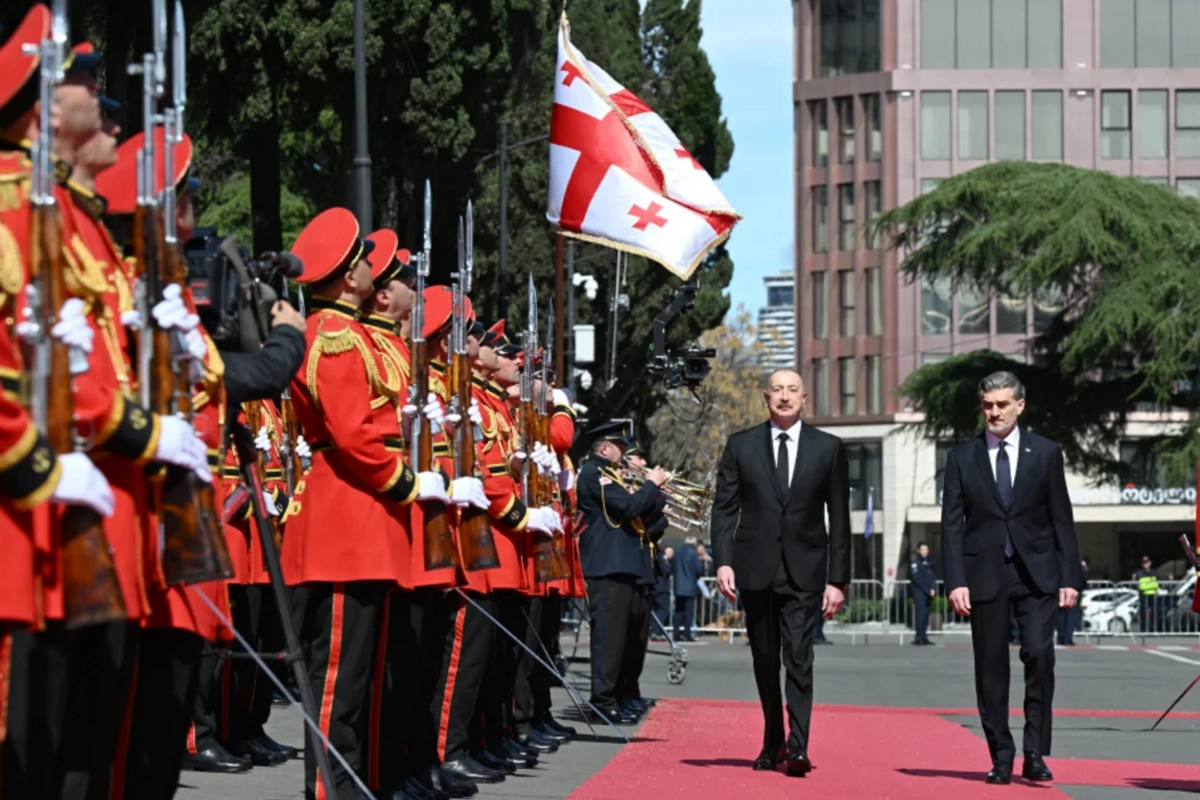 Prezident İlham Əliyevin Gürcüstanda qarşılanma mərasimindən eksklüziv kadrlar