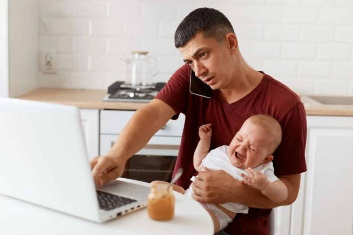 Отцовский отпуск, работа на удалёнке и цифровые договоры: что изменится в трудовом законодательстве