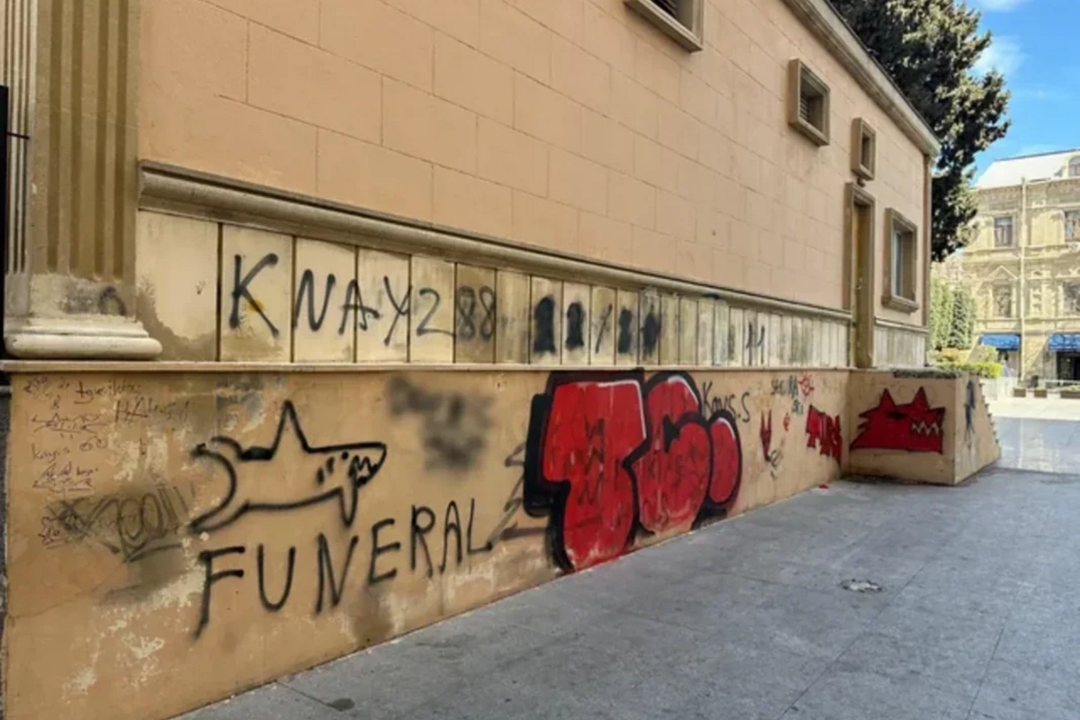 Nizami Kino Mərkəzinin divarlarına qraffiti çəkən şəxs həbs edildi