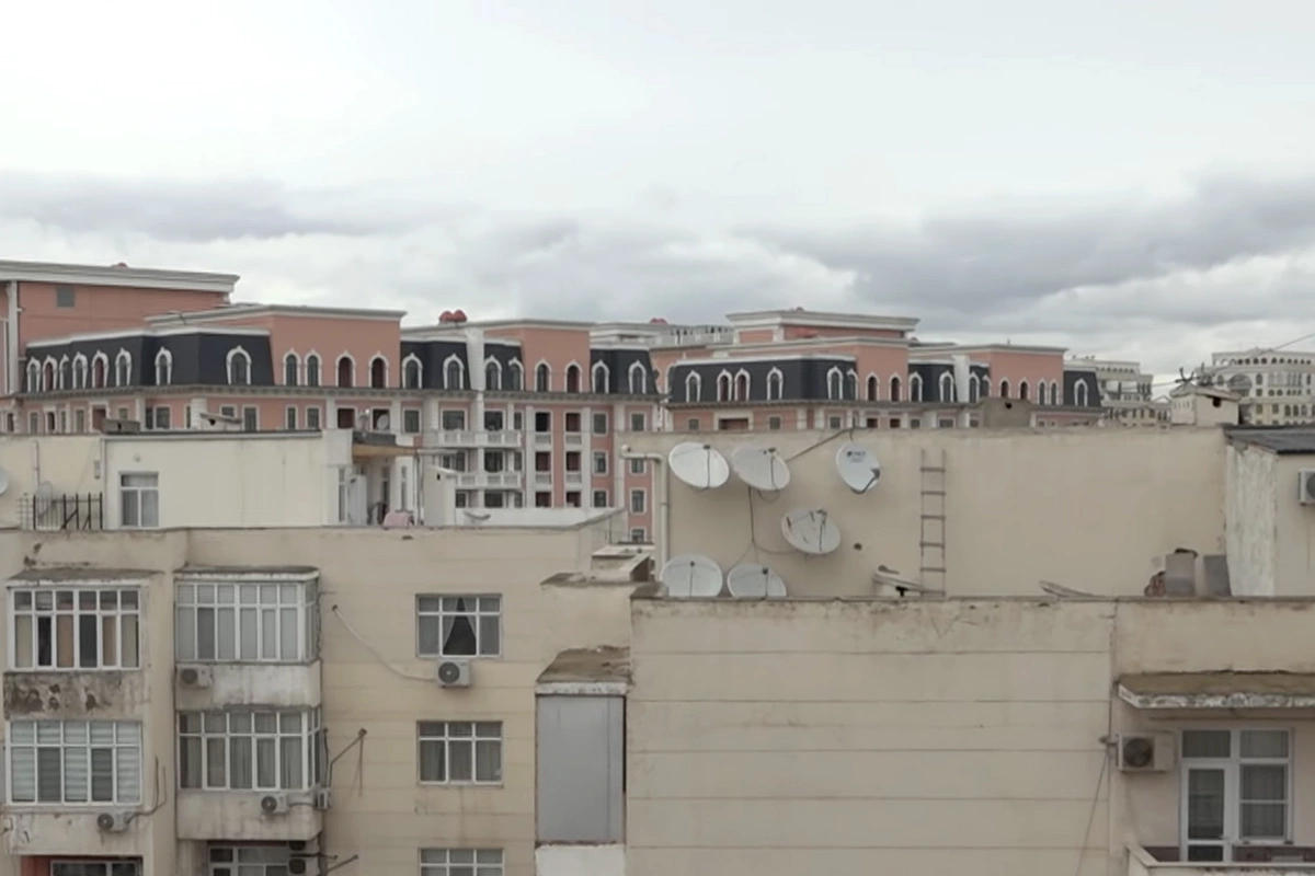 Самовольная надстройка на 15-этажных зданиях: жители Ясамальского района бьют тревогу