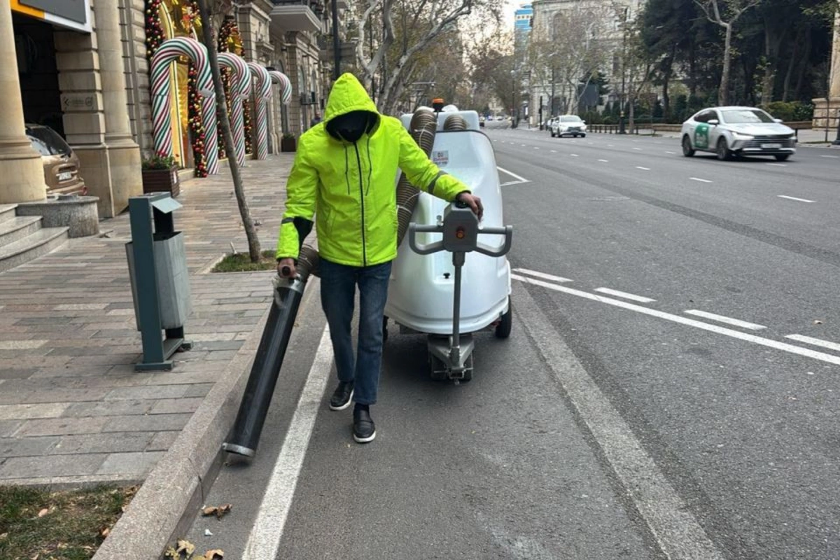 Bayram tədbirlərindən sonra Bakının küçə və parkları tam təmizlənib