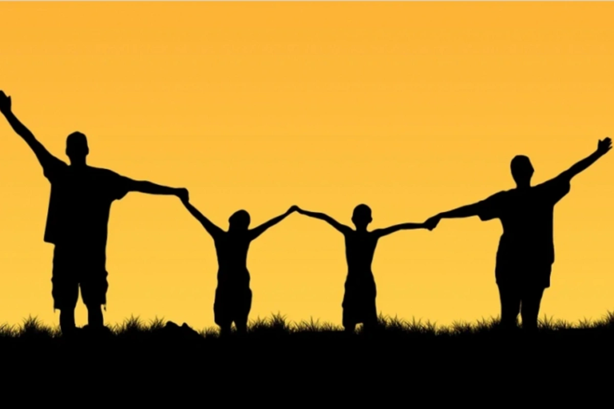 Uşaqlara aşırı qayğı onların həyatını qaralda bilər - Çarpaz baxışlar