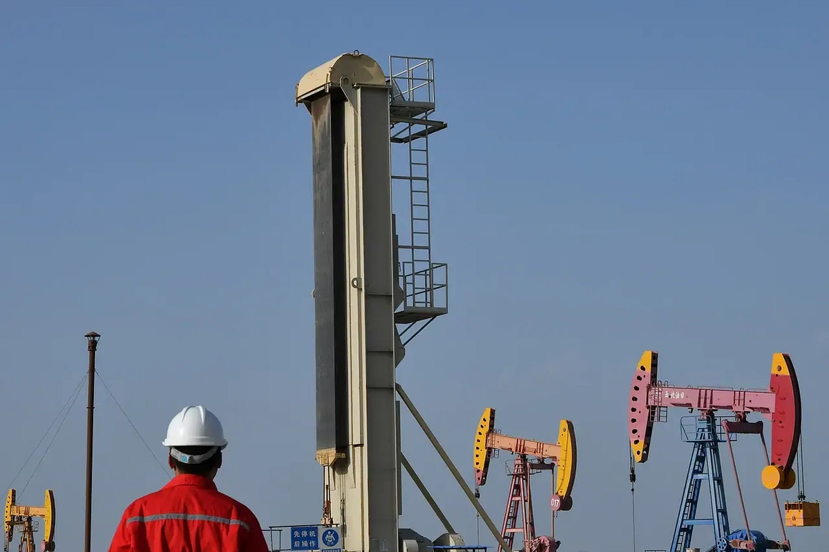 Yaxın Şərq riski fonunda Çin neft və gəmiçilik şirkətlərinin səhmləri ucuzlaşıb