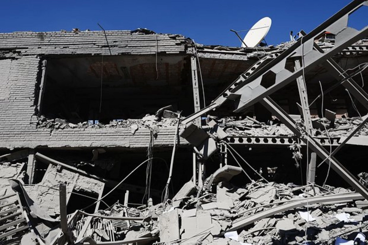 İsrail İranın mühüm neft-kimya kompleksinə zərbə endirdi