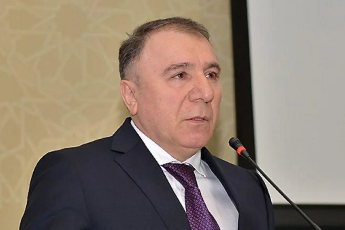 Prezident futbolçu İsgəndər Cavadovu fəxri diplomla təltif edib