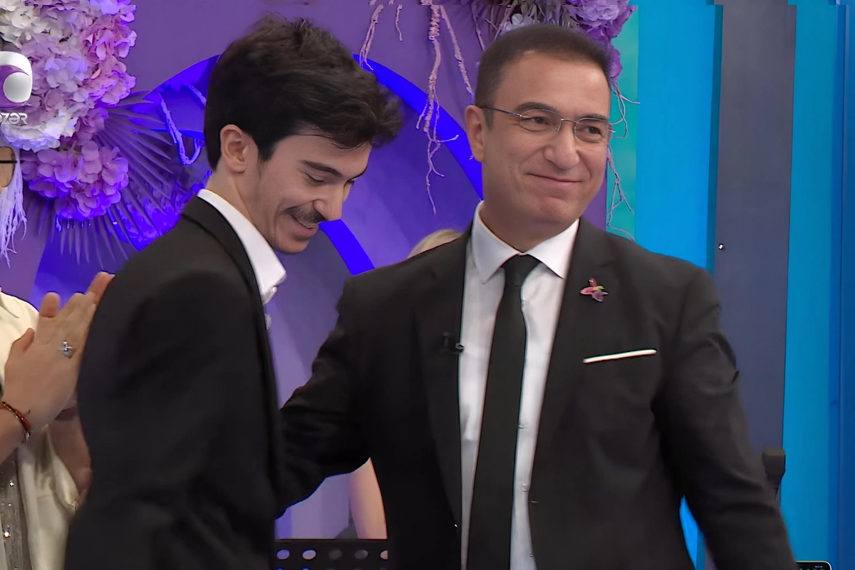 Xalq artistinin oğlu onun 59 yaşını canlı efirdə təbrik etdi