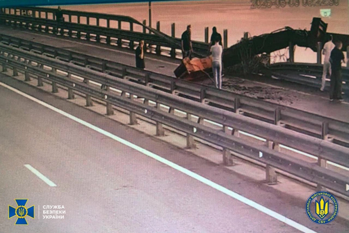 Krım körpüsü partladılıb