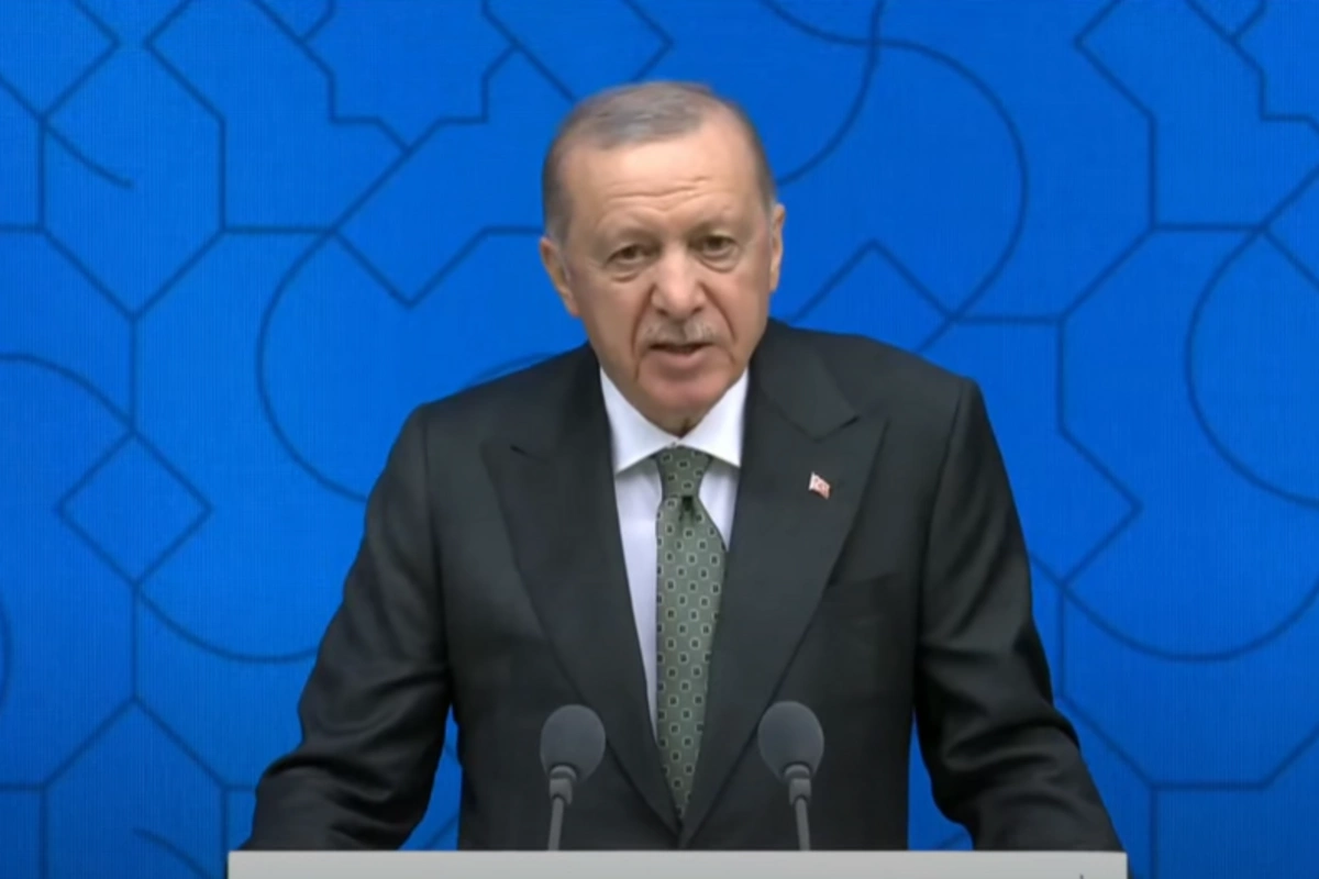 Ərdoğan Laçında Səməd Vurğunun Azərbaycan şeirini səsləndirib Ərdoğan Laçında Səməd Vurğunun Azərbaycan şeirini səsləndirib