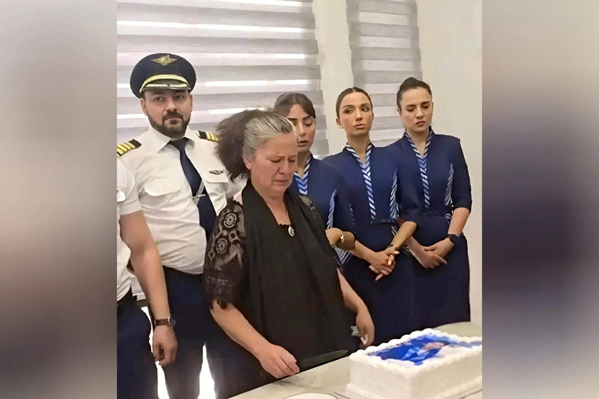 Hökumə Əliyevanın doğum günündə kəsilən tortla bağlı atasından AÇIQLAMA