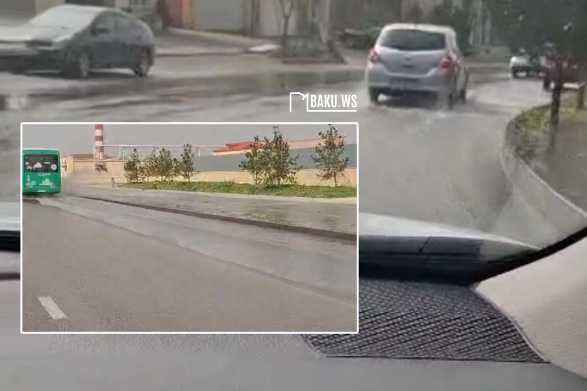 Bakıda boru partlayıb, təzyiqli su yola axır