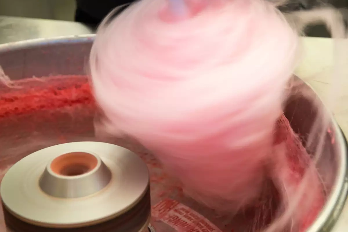 In Azerbaijan, schoolchildren were poisoned by cotton candy