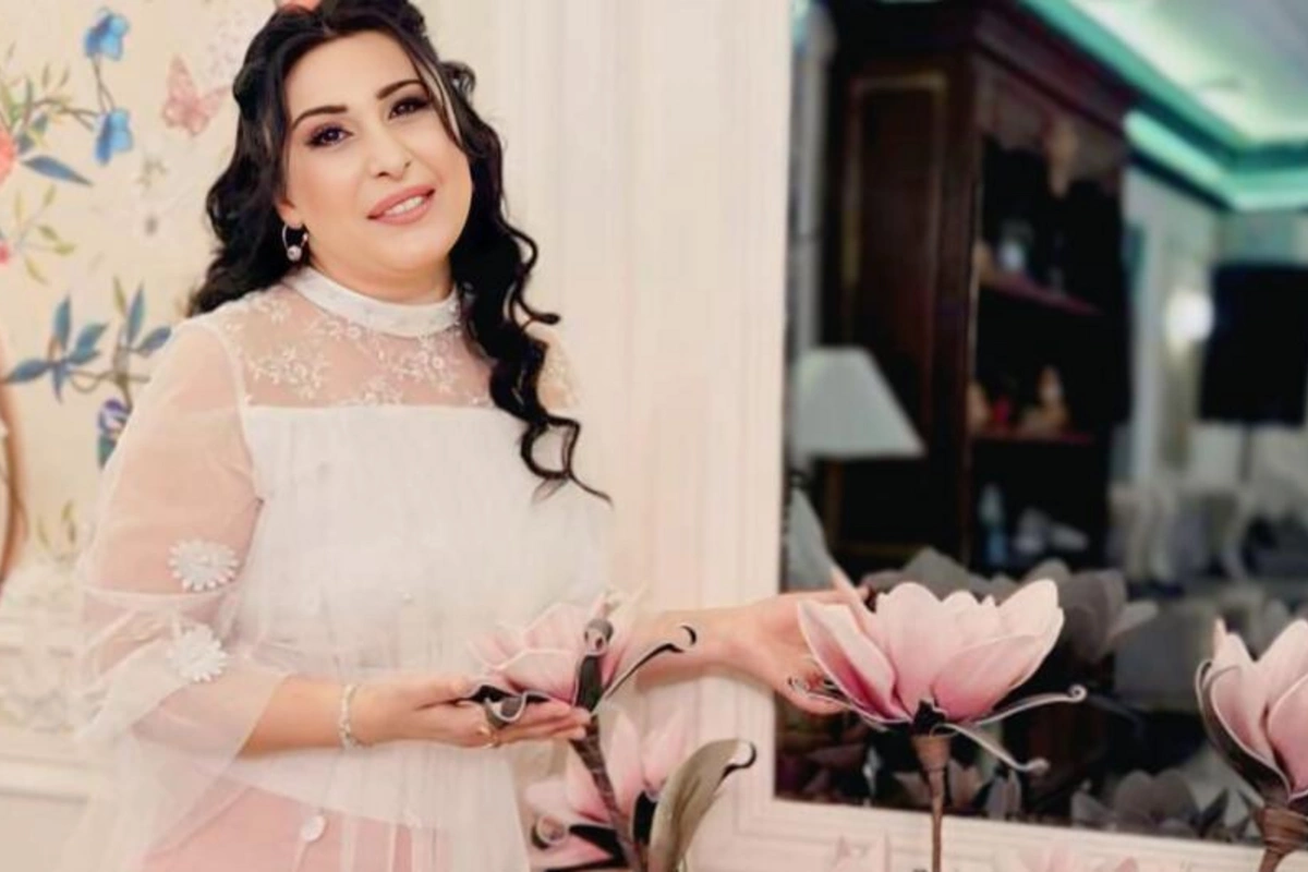Aktrisa onu skuterlə vuran kuryerdən qan pulu tələb edir Aktrisa onu skuterlə vuran kuryerdən qan pulu tələb edir