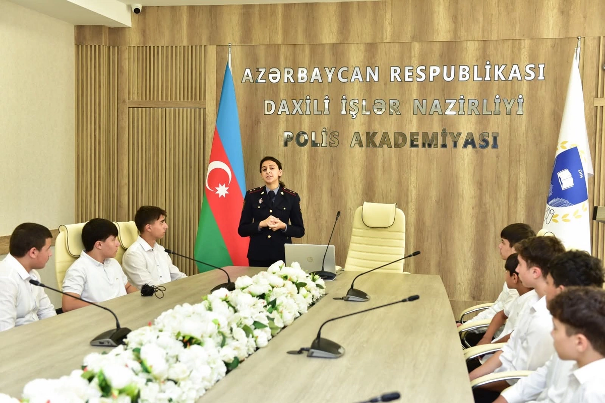Polis Akademiyasında Bakı şəhərinin məktəbliləri üçün  Açıq qapı tədbirlərinə start verilib