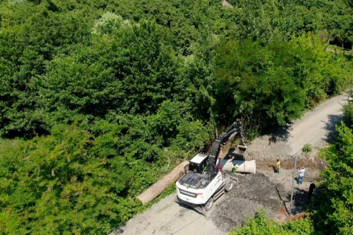 Oğuzda 6 yaşayış məntəqəsini birləşdirən yollar yenidən qurulur Oğuzda 6 yaşayış məntəqəsini birləşdirən yollar yenidən qurulur
