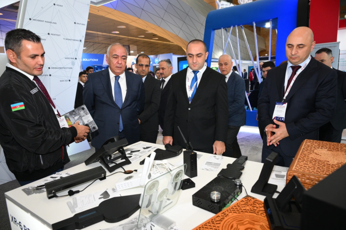 CIDC-2025 tədbirinin rəsmiləri kibertəhlükəsizlik sərgisi ilə tanış olublar CIDC-2025 tədbirinin rəsmiləri kibertəhlükəsizlik sərgisi ilə tanış olublar