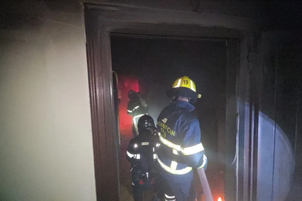 Bakıda binanın 15-ci mərtəbəsində YANĞIN - Sakinlər təxliyə olunub