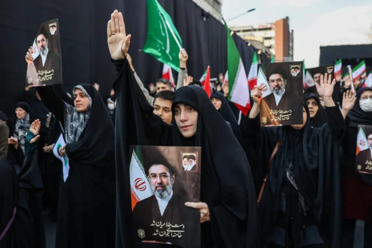 İranda Müctəba Xameneiyə sədaqət andı içdilər