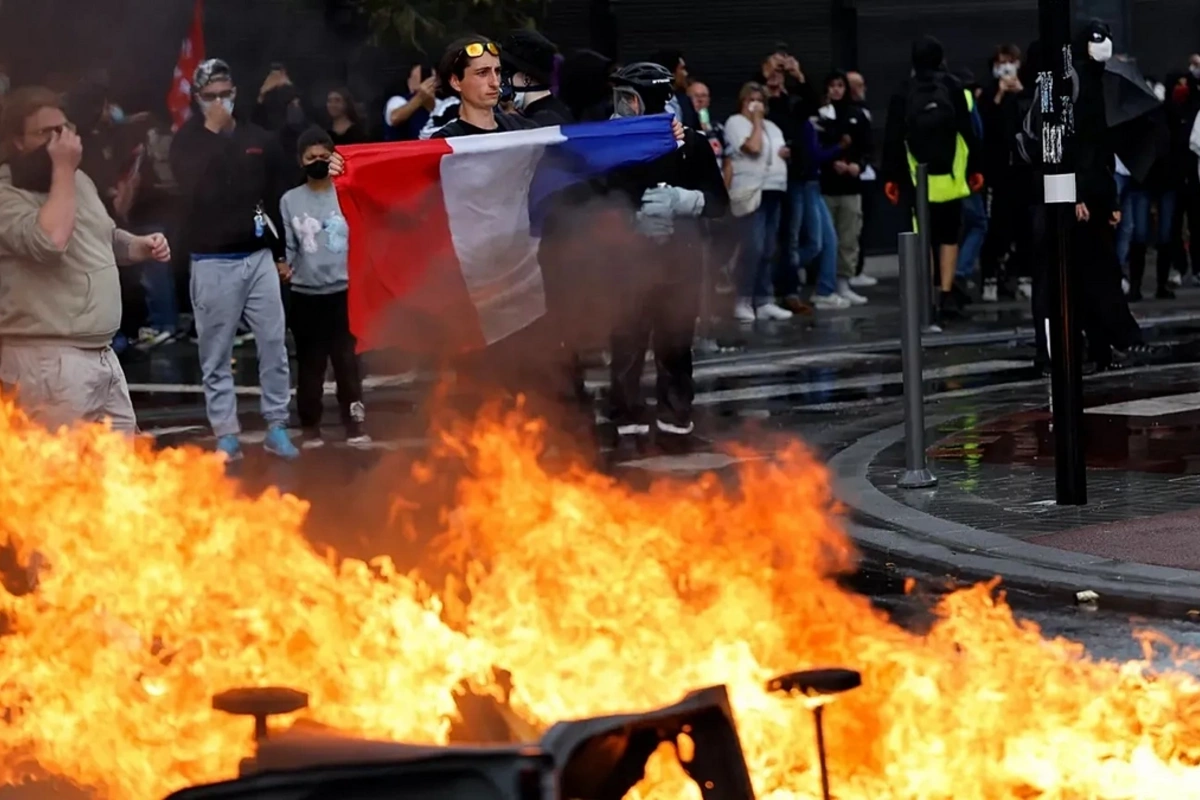 Protest march in Paris turned into riots