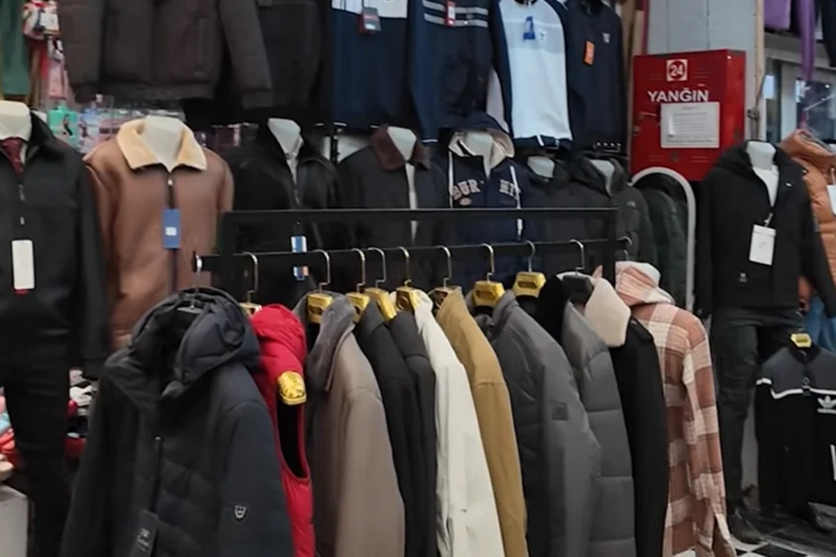 Onlayn ticarət yerli mağazaları sıradan çıxarır: Satıcılar çətin vəziyyətdə