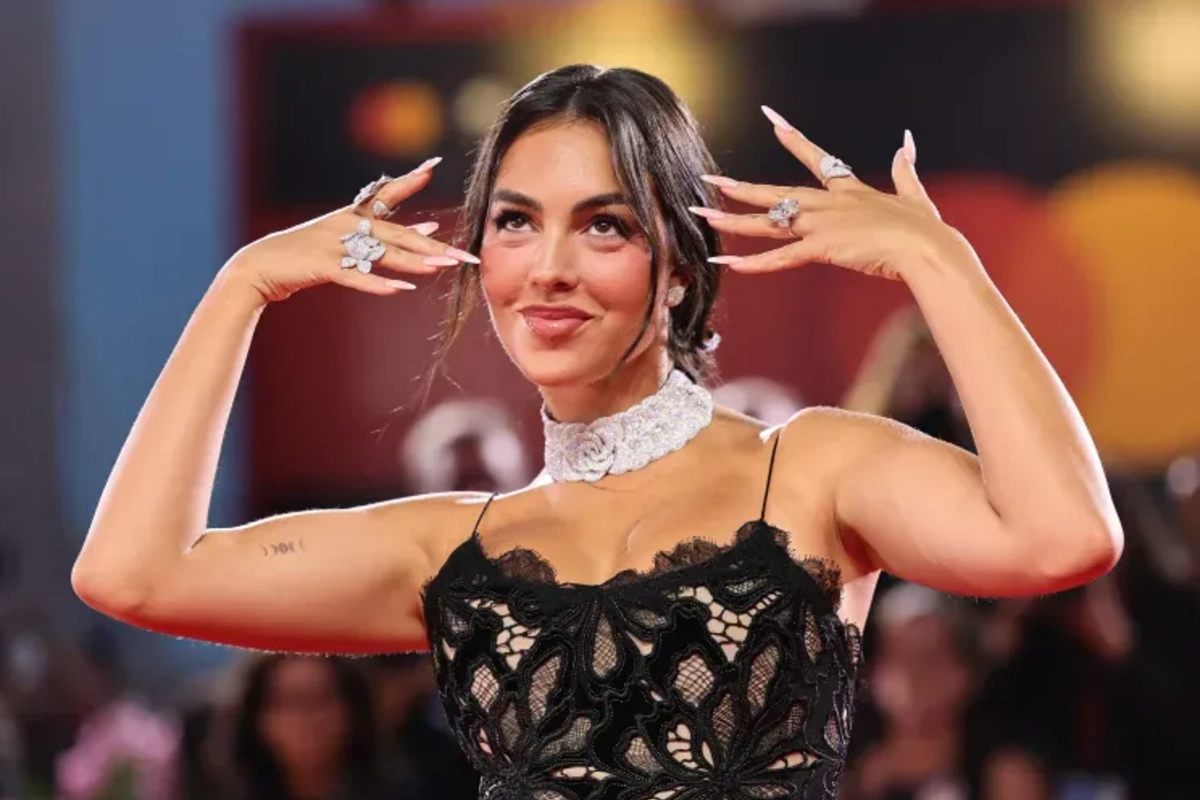 Georgina Rodriguez walked the red carpet with a 30-carat ring from Cristiano Ronaldo Georgina Rodriguez walked the red carpet with a 30-carat ring from Cristiano Ronaldo