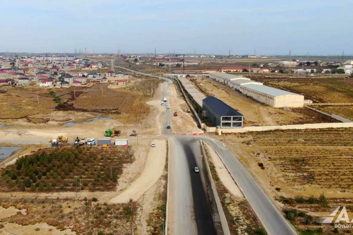 Bakıda iki qəsəbəni Zığ dairəsi-Hava Limanı yoluna birləşdirən yanaşma yolları tikilir Bakıda iki qəsəbəni Zığ dairəsi-Hava Limanı yoluna birləşdirən yanaşma yolları tikilir