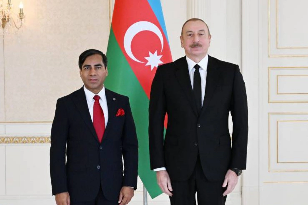 Prezident Banqladeşin Azərbaycandakı yeni səfirinin etimadnaməsini qəbul edib Prezident Banqladeşin Azərbaycandakı yeni səfirinin etimadnaməsini qəbul edib