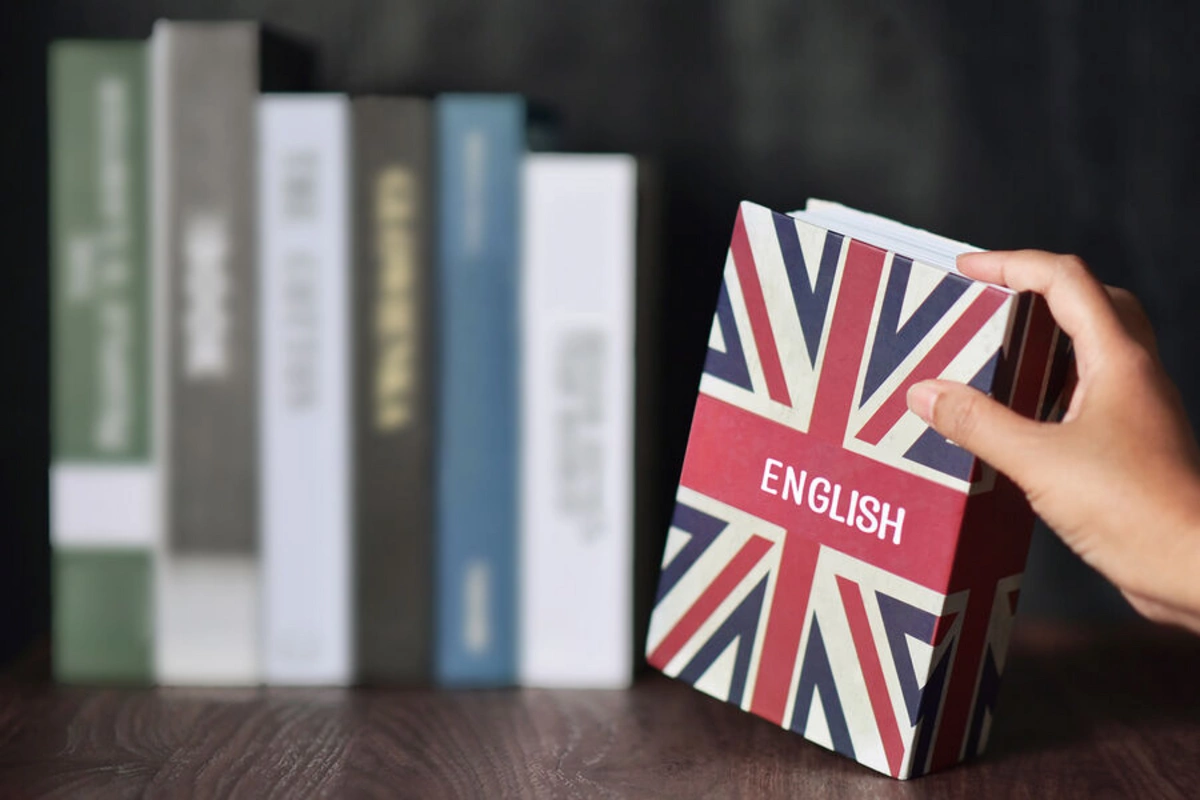 Collins назван словом года