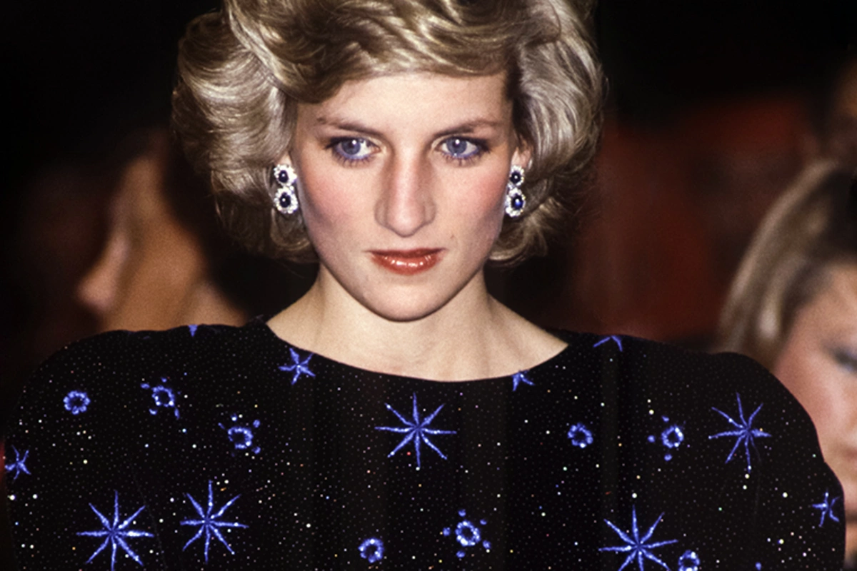Princess Diana's dress sold at auction for 520 thousand dollars Princess Diana's dress sold at auction for 520 thousand dollars