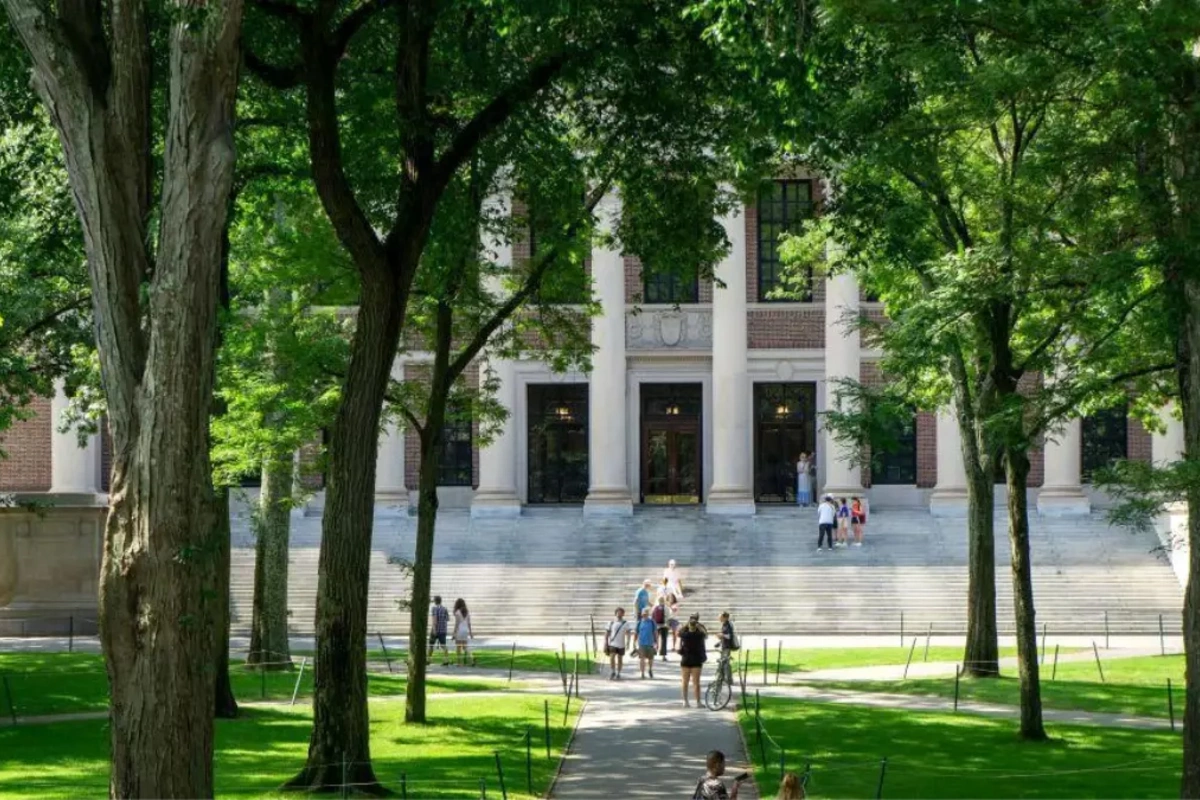 Tramp administrasiyası Harvard Universitetinə tələbə qəbulunu qadağan edib Tramp administrasiyası Harvard Universitetinə tələbə qəbulunu qadağan edib