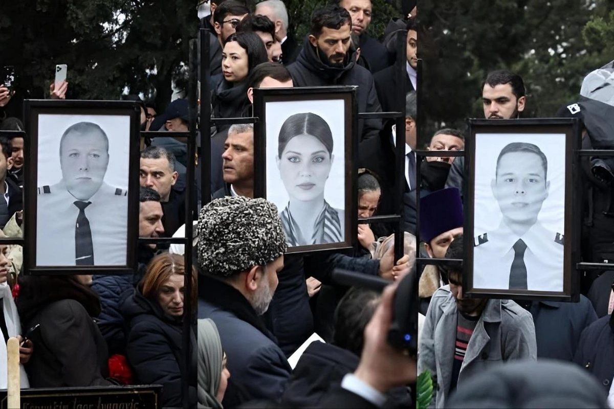 Təyyarə qəzasında həlak olanların yeddi mərasimidir Təyyarə qəzasında həlak olanların yeddi mərasimidir