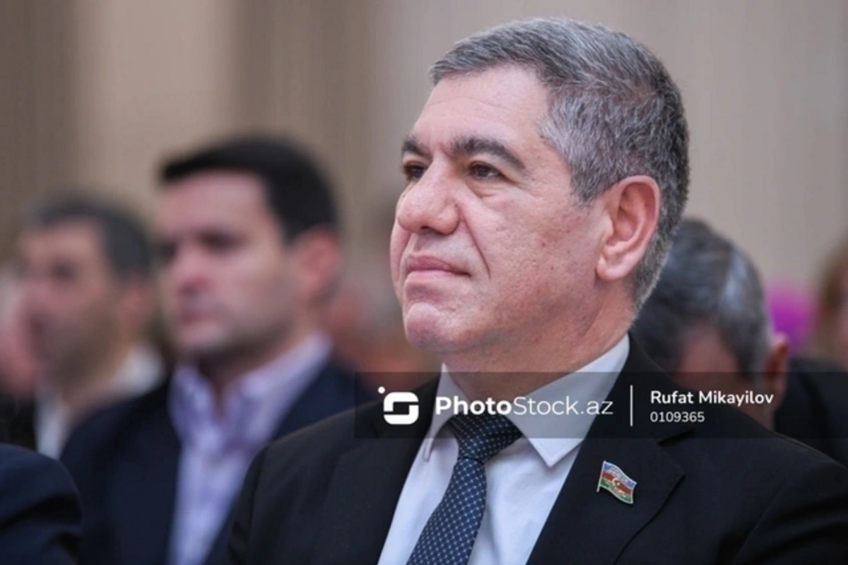 Vüqar Bayramov: İlham Əliyevin 22 illik Prezidentliyi dövründə Azərbaycan iqtisadiyyatı dörd dəfədən çox böyüyüb Vüqar Bayramov: İlham Əliyevin 22 illik Prezidentliyi dövründə Azərbaycan iqtisadiyyatı dörd dəfədən çox böyüyüb