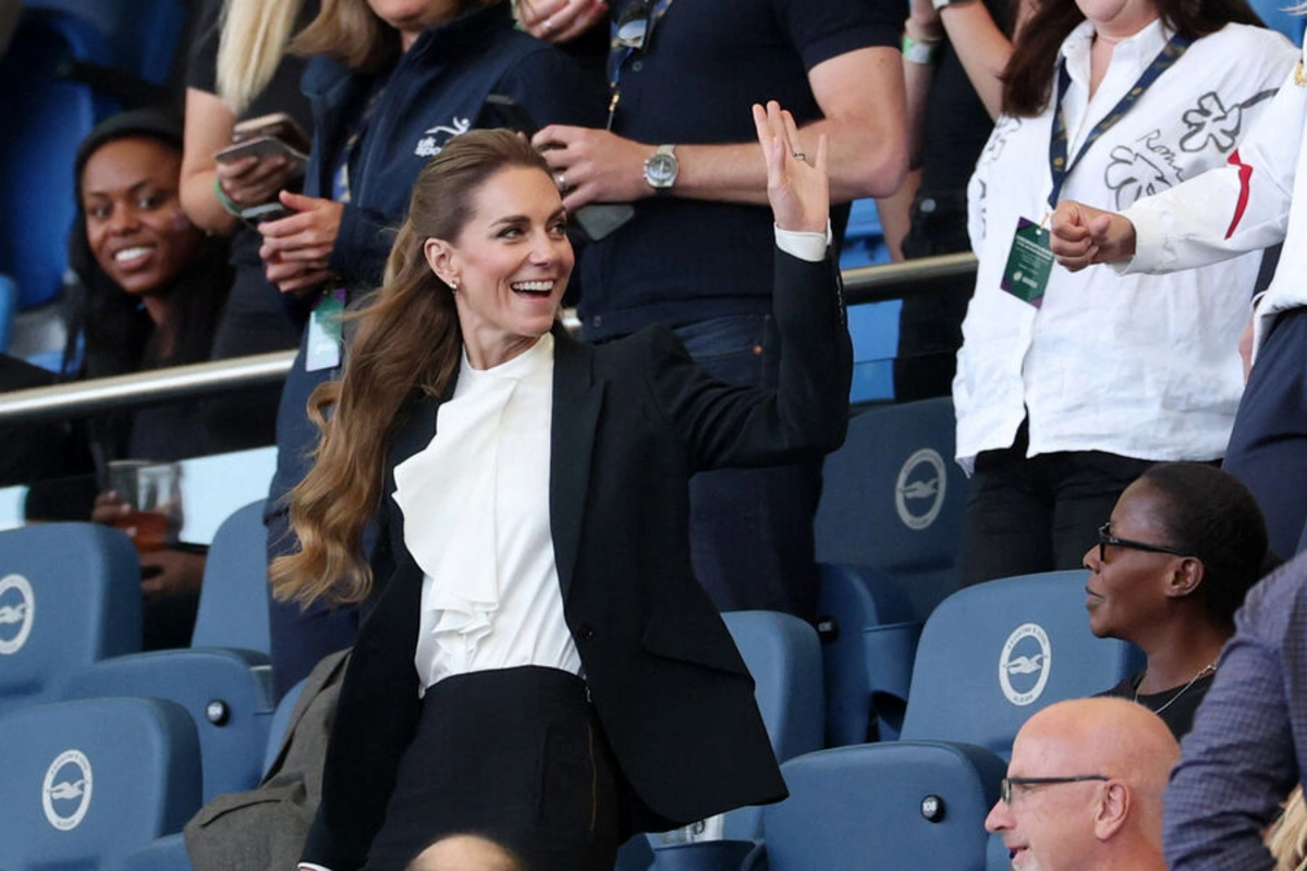 Kate Middleton appeared in public with a new image Kate Middleton appeared in public with a new image