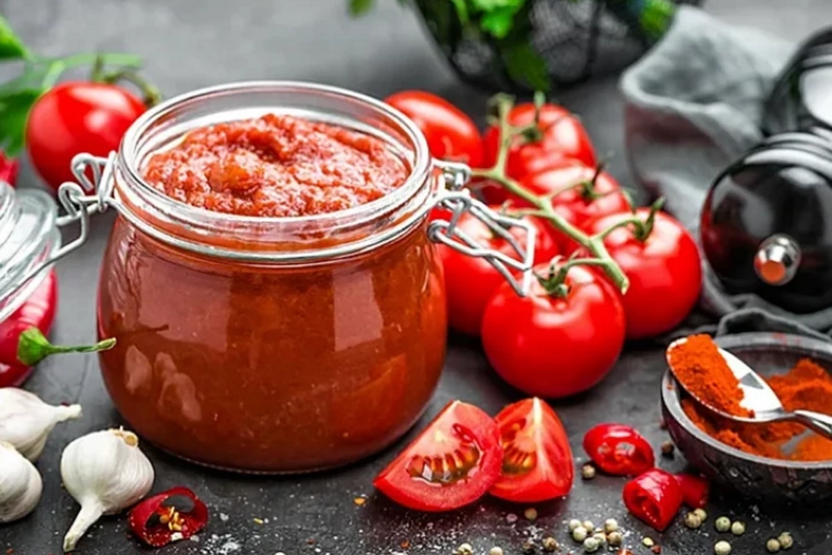 Ekspert: Azərbaycanda istehsal olunan pomidorun yalnız 10-15 faizi emala yönəldilir