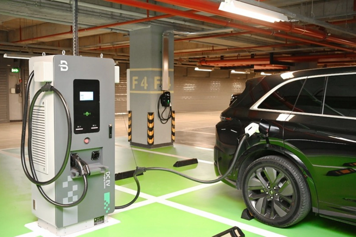 SOCAR Towerdə müasir elektrik doldurma məntəqəsi istifadəyə verilib