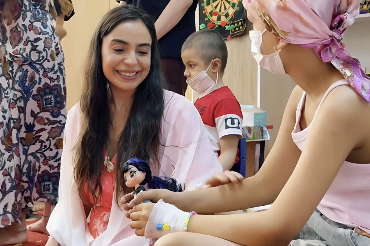 Leyla və Arzu Əliyeva Milli Onkologiya Mərkəzində uşaqları ziyarət ediblər