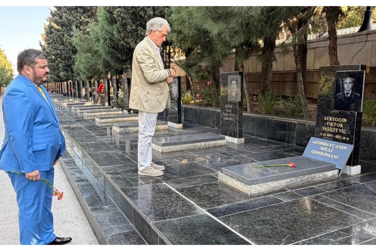 Viktor Yuşenko Şəhidlər xiyabanını ziyarət edib və Azərbaycanın Milli Qəhrəmanının xatirəsini anıb