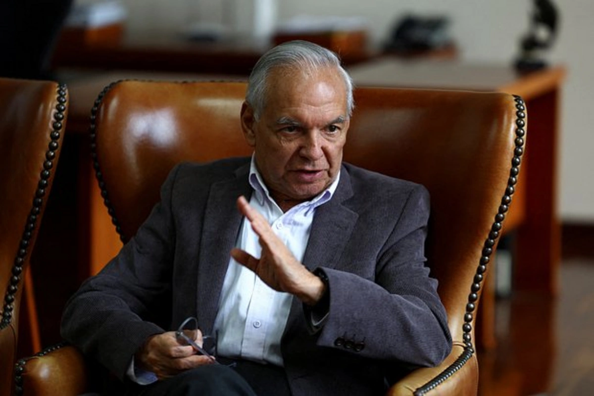 Kolumbiya prezidenti maliyyə naziri ilə yollarını ayırdı - Qalmaqalın detalları Kolumbiya prezidenti maliyyə naziri ilə yollarını ayırdı - Qalmaqalın detalları