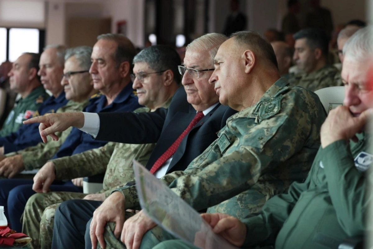 Kərim Vəliyev və Yaşar Gülər birlikdə Atəş sərbəst-2025 təlimini izləyiblər Kərim Vəliyev və Yaşar Gülər birlikdə Atəş sərbəst-2025 təlimini izləyiblər