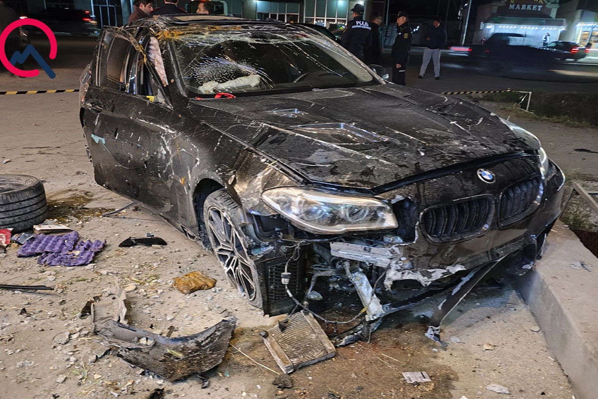 BMW idarəetmədən çıxıb aşdı - Yaralılar var