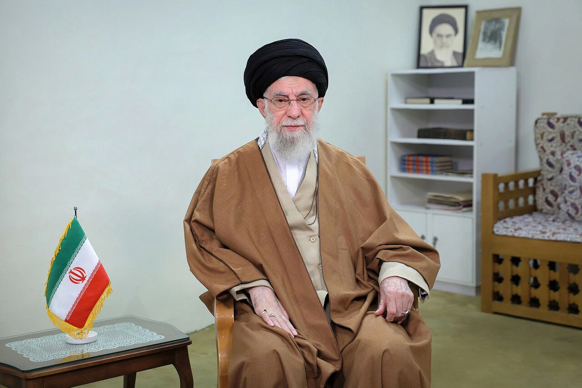 İsrail kəşfiyyatı Əli Xameneini müşahidə kameraları ilə izləyirmiş