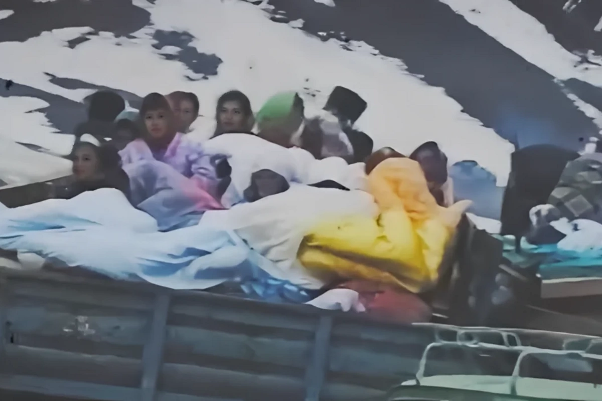 Bizi necə atəşə tuturdularsa, çaya dəyən güllələrdən qalxan su üstümüzə tökülürdü