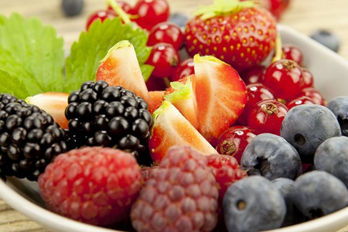 Популярную ягоду назвали неожиданным средством для поддержки сердца