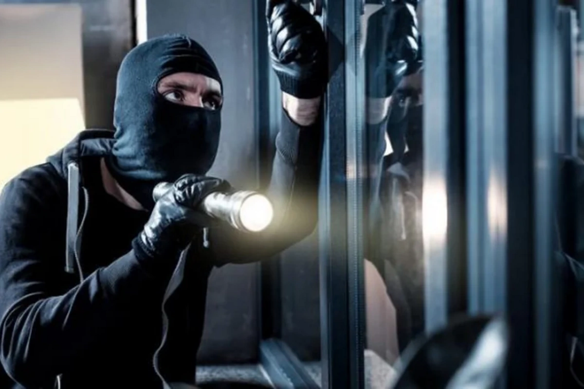 Xəzər rayonunda 5 ev, 2 sexdən 20 min manatlıq oğurluq olub