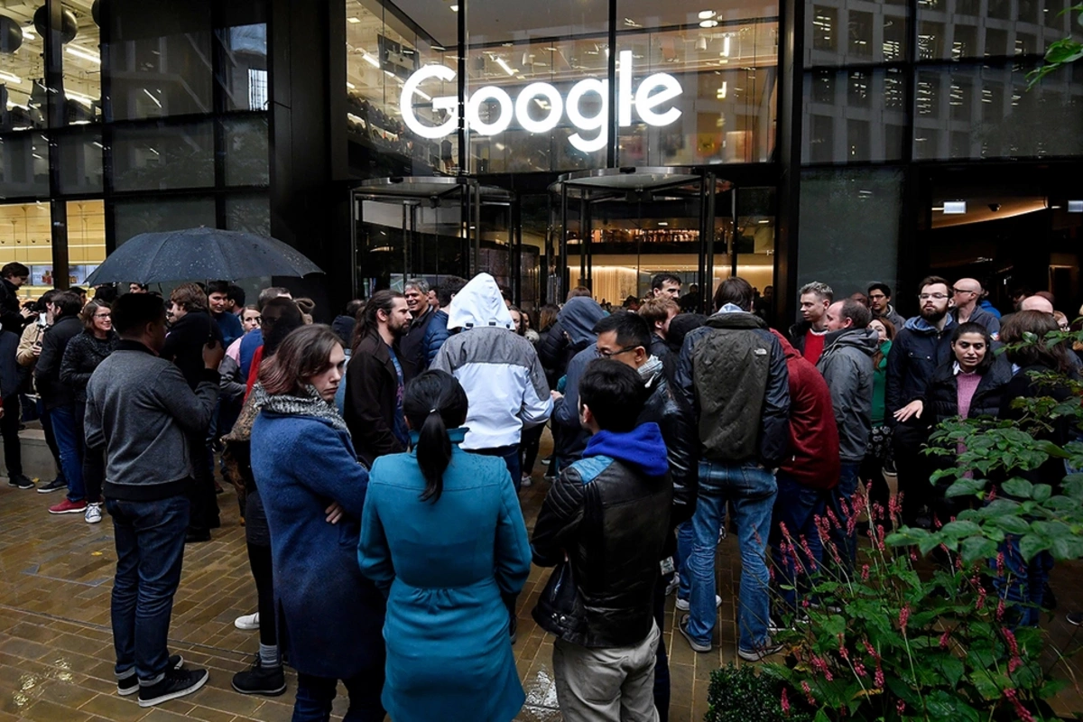 "Google" əməkdaşlarına işdən könüllü çıxmaq üçün pul ödəməyə başladı