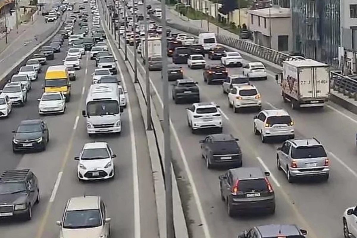 Paytaxtın hansı küçələrində sıxlıq müşahidə olunur?