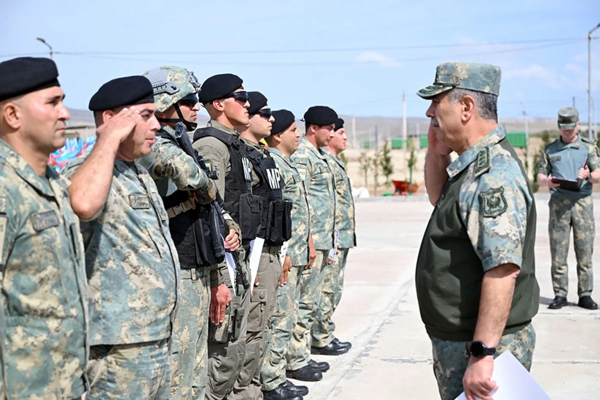 Zakir Həsənov hərbi polisin döyüş hazırlığını izləyib
