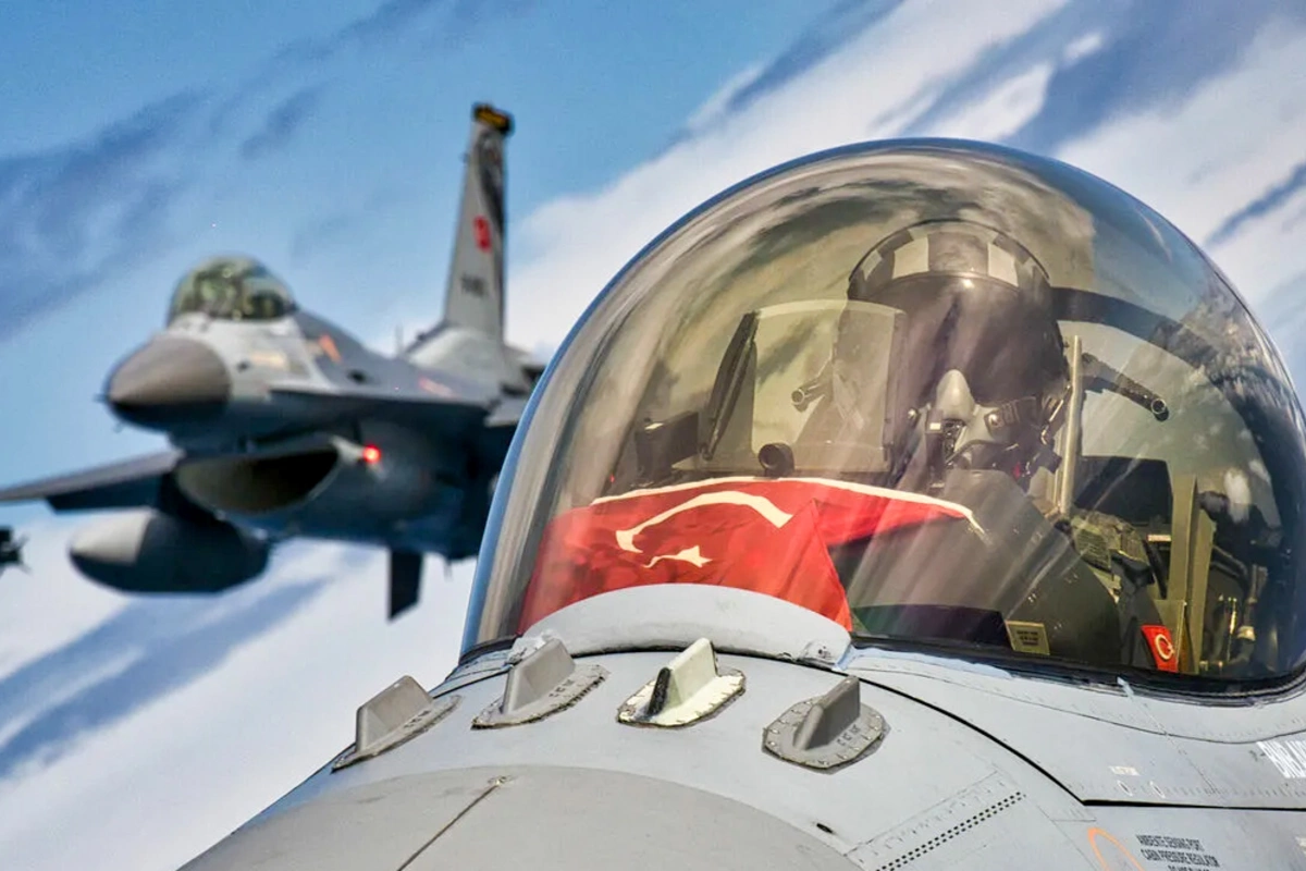 Türkiyənin 5 F-16 qırıcısı NATO missiyasına başladı