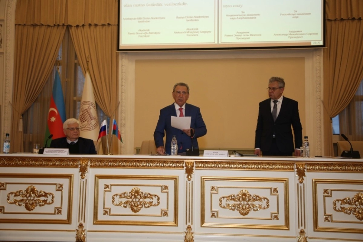 Ramiz Mehdiyevin Rusiyaya zəng edərək danışdığı qadının kimliyi məlum olub