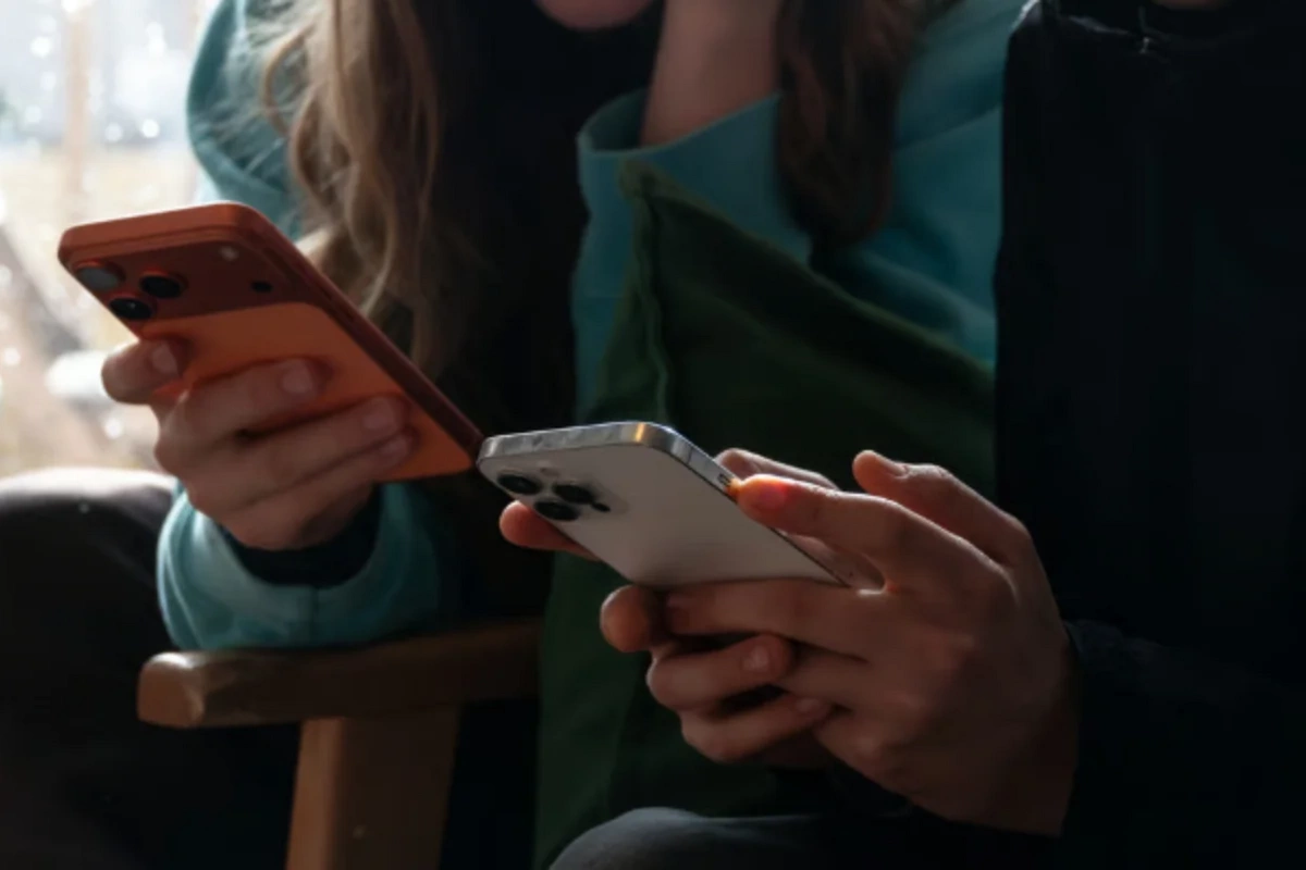 Apple Britaniyada istifadəçilərin yaşının yoxlanılmasına başlayıb